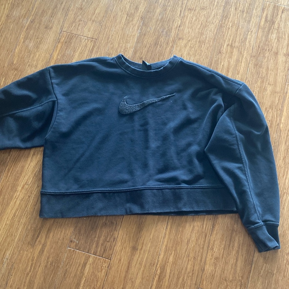 Black Nike cropped sweatshirt